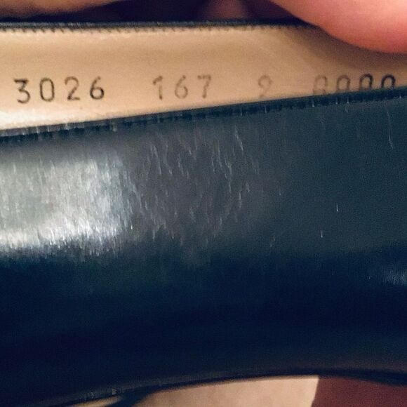 Vintage 1980s Salvatore Ferragamo Dark Blue Heels with Gold Detail - Picture 11 of 11